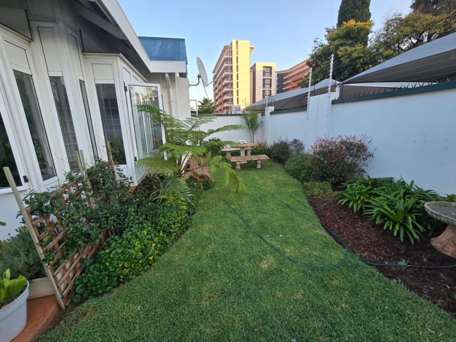 2 Bedroom Property for Sale in Die Hoewes Gauteng