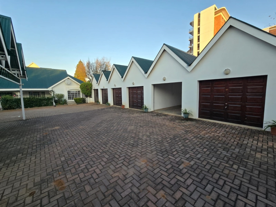2 Bedroom Property for Sale in Die Hoewes Gauteng