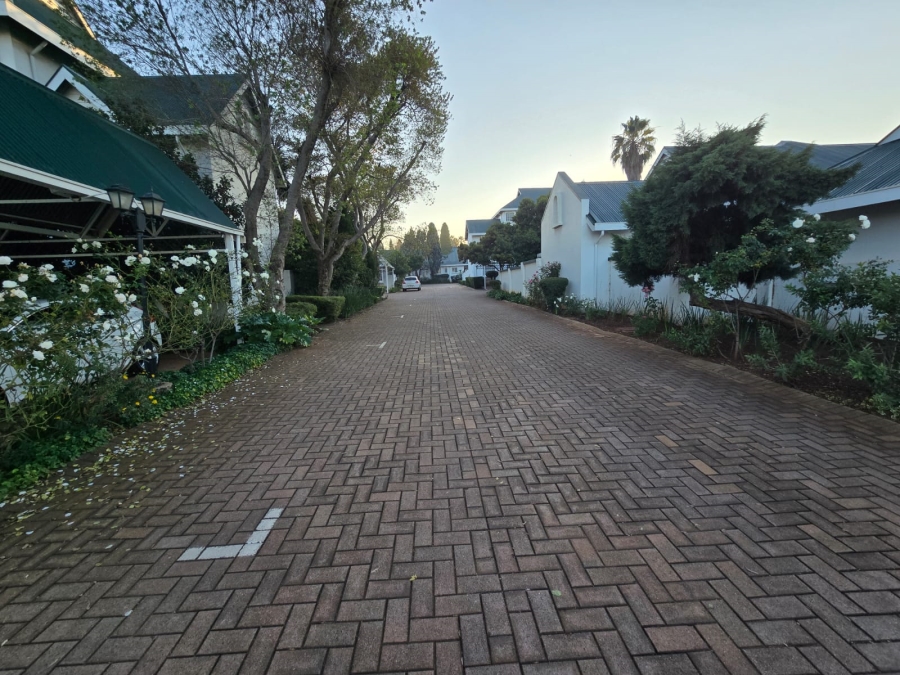 2 Bedroom Property for Sale in Die Hoewes Gauteng