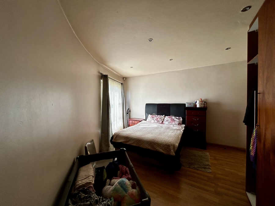 4 Bedroom Property for Sale in Glen Austin Gauteng