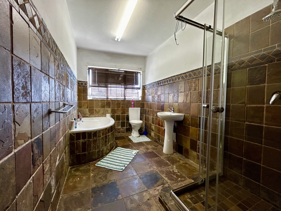 4 Bedroom Property for Sale in Glen Austin Gauteng