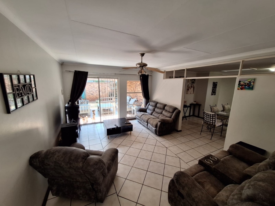 3 Bedroom Property for Sale in Wierda Park Gauteng