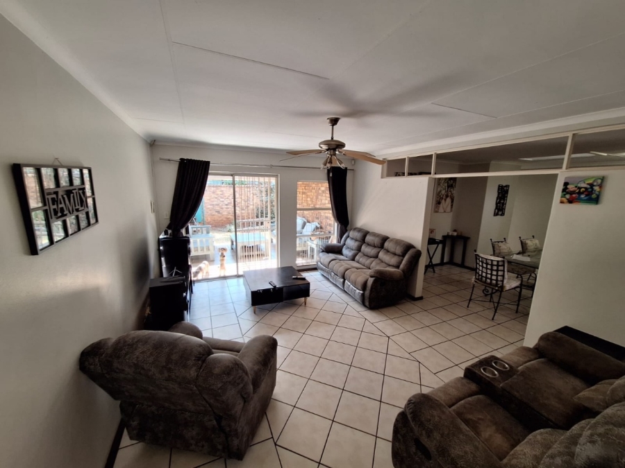 3 Bedroom Property for Sale in Wierda Park Gauteng