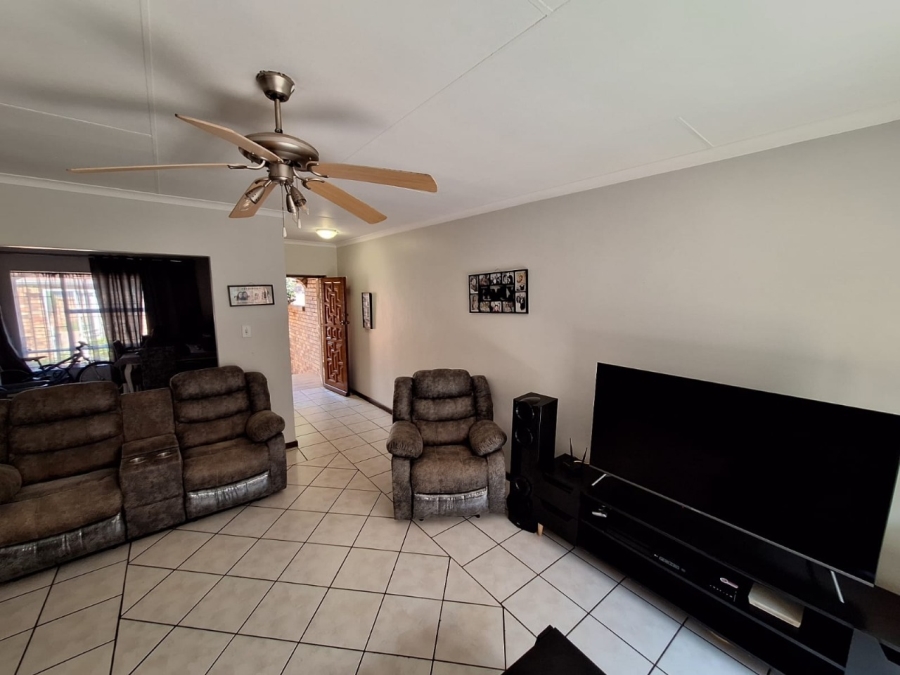 3 Bedroom Property for Sale in Wierda Park Gauteng