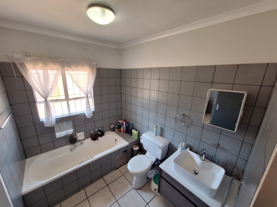 3 Bedroom Property for Sale in Wierda Park Gauteng