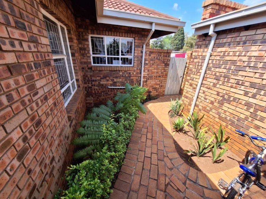 3 Bedroom Property for Sale in Wierda Park Gauteng