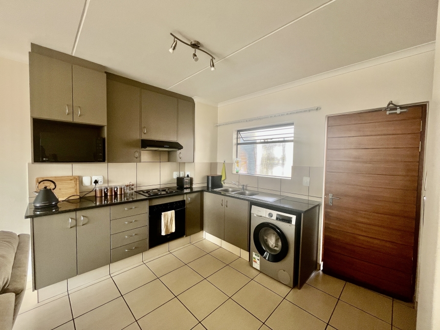 To Let 2 Bedroom Property for Rent in Barbeque Downs Gauteng