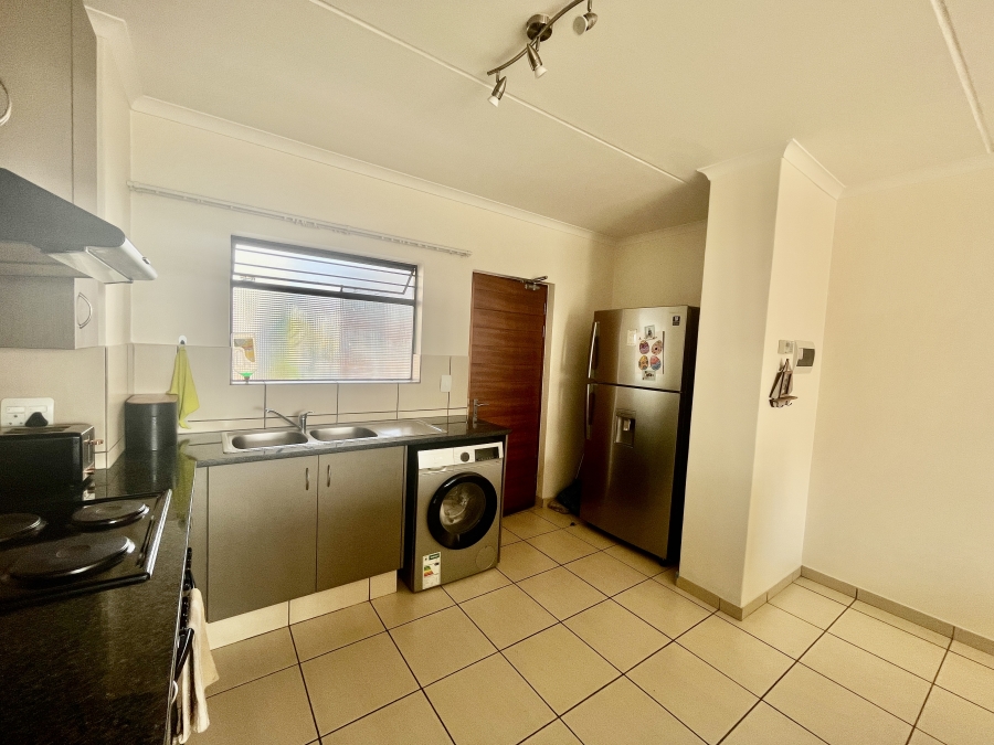 To Let 2 Bedroom Property for Rent in Barbeque Downs Gauteng