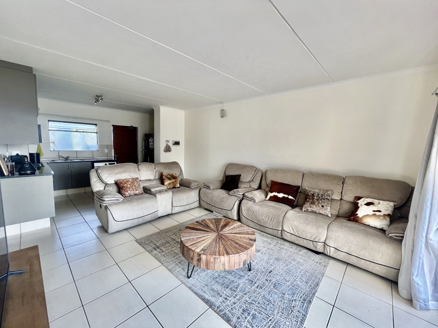To Let 2 Bedroom Property for Rent in Barbeque Downs Gauteng