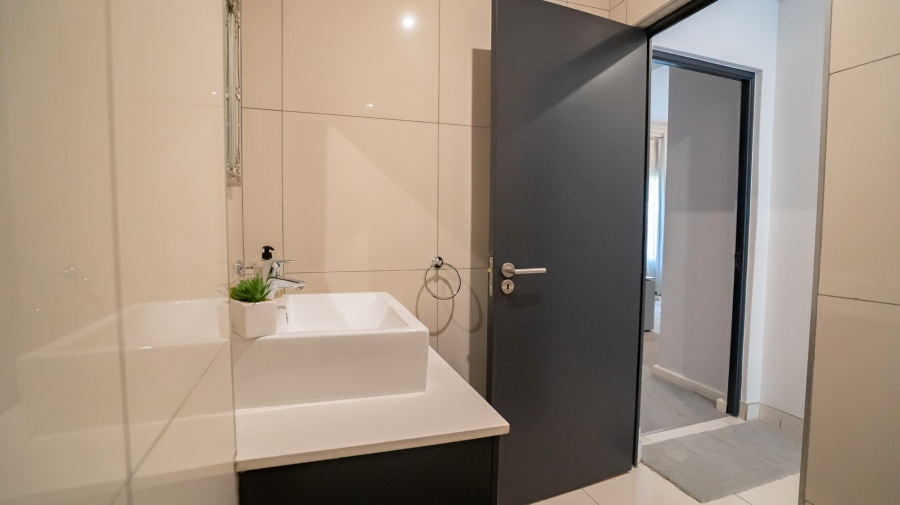 2 Bedroom Property for Sale in Saxonwold Gauteng