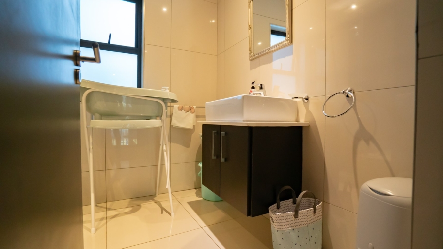 2 Bedroom Property for Sale in Saxonwold Gauteng
