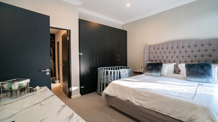 2 Bedroom Property for Sale in Saxonwold Gauteng