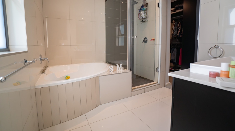2 Bedroom Property for Sale in Saxonwold Gauteng