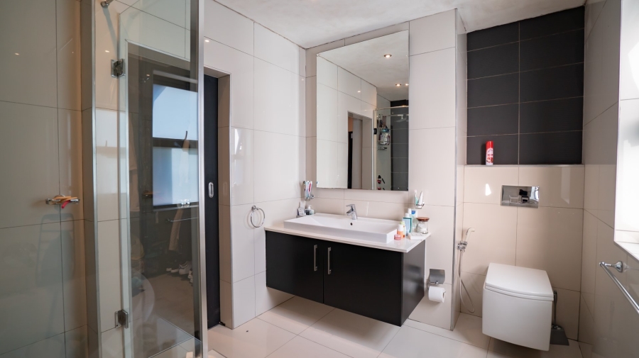 2 Bedroom Property for Sale in Saxonwold Gauteng