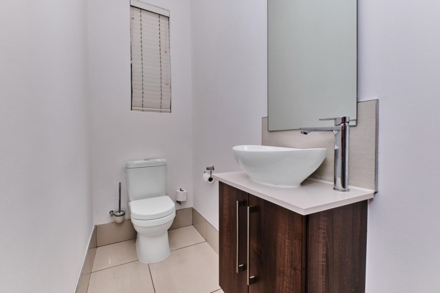 2 Bedroom Property for Sale in Dunkeld West Gauteng