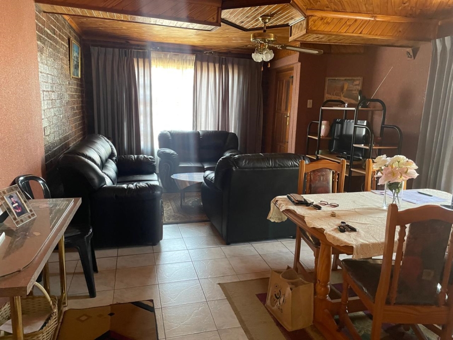 2 Bedroom Property for Sale in Meadowlands Gauteng