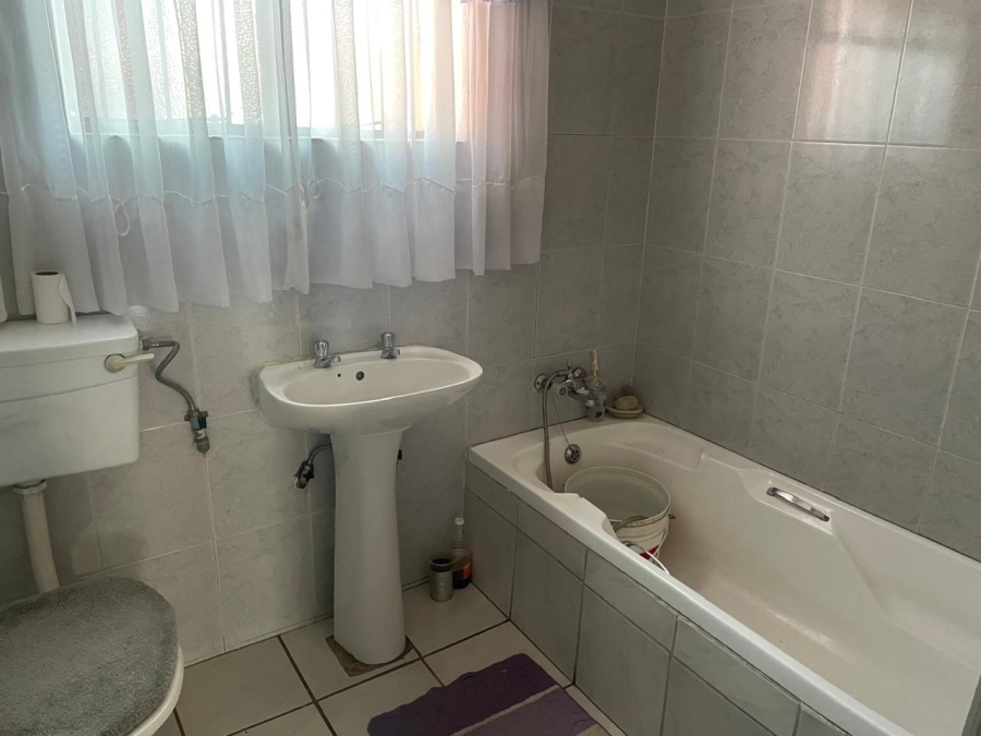 2 Bedroom Property for Sale in Meadowlands Gauteng