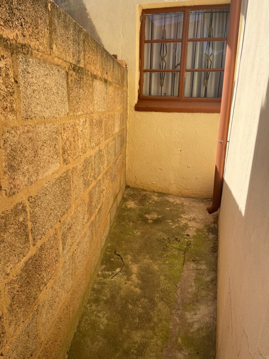 2 Bedroom Property for Sale in Meadowlands Gauteng