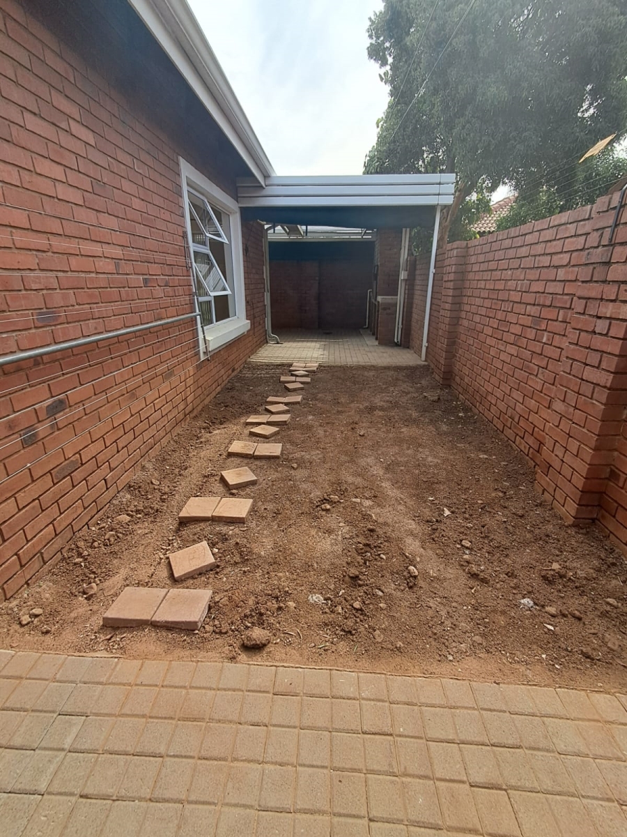 3 Bedroom Property for Sale in New Redruth Gauteng