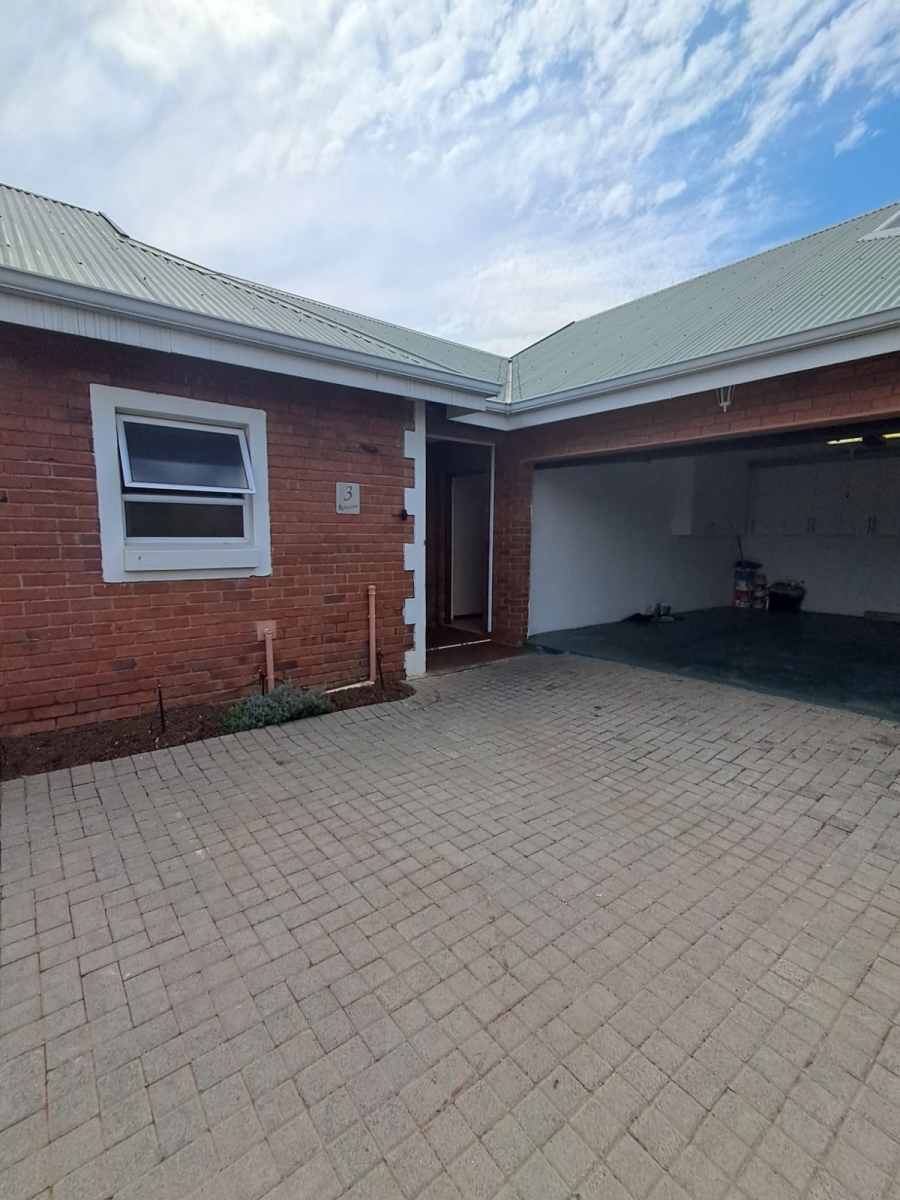 3 Bedroom Property for Sale in New Redruth Gauteng