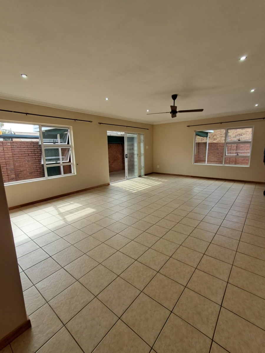 3 Bedroom Property for Sale in New Redruth Gauteng