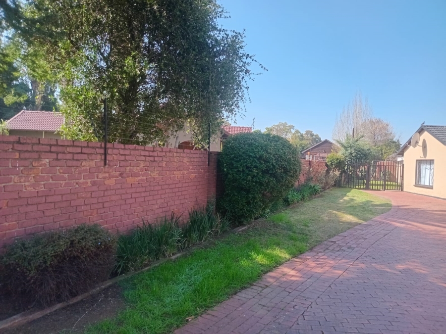 6 Bedroom Property for Sale in Brackendowns Gauteng