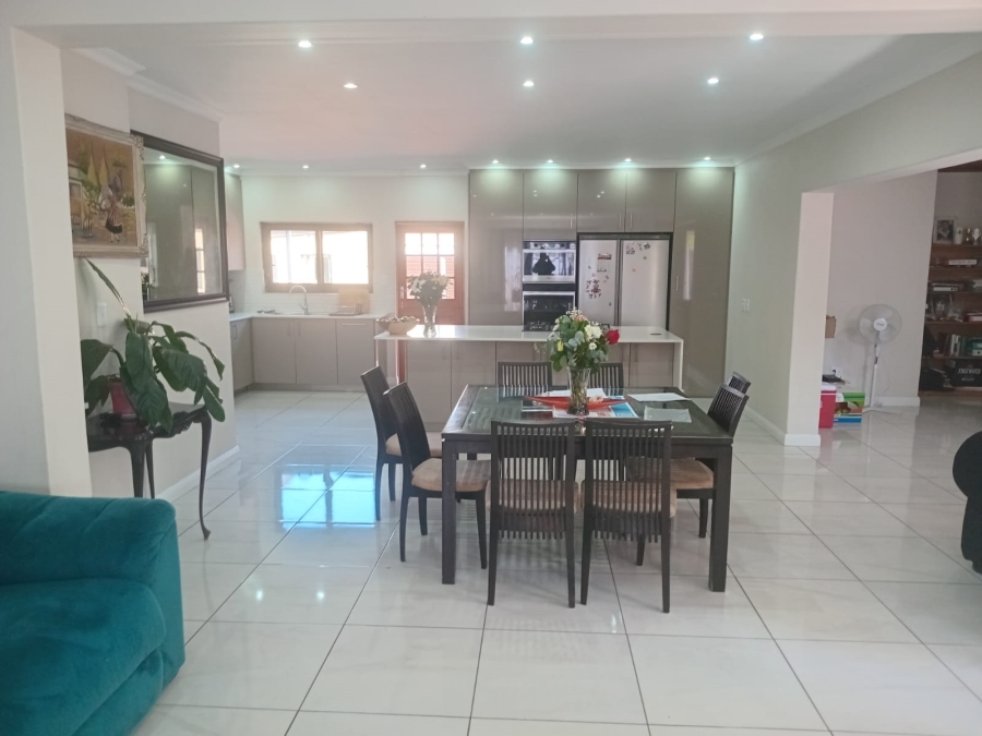 6 Bedroom Property for Sale in Brackendowns Gauteng