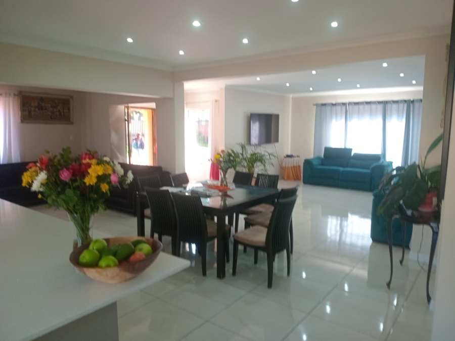 6 Bedroom Property for Sale in Brackendowns Gauteng