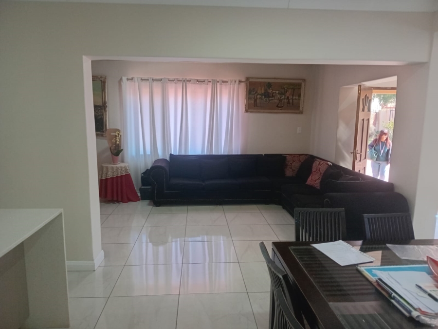 6 Bedroom Property for Sale in Brackendowns Gauteng