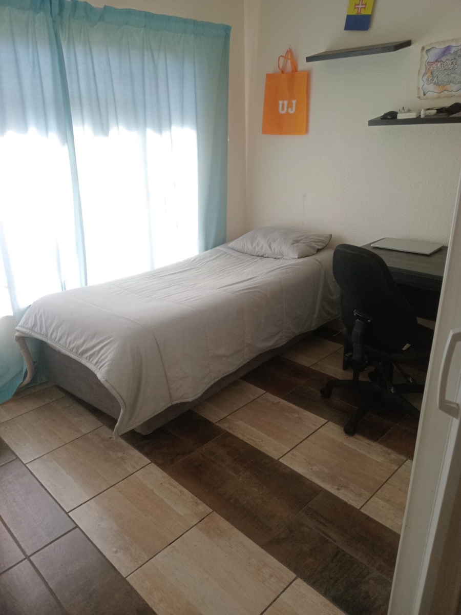 6 Bedroom Property for Sale in Brackendowns Gauteng