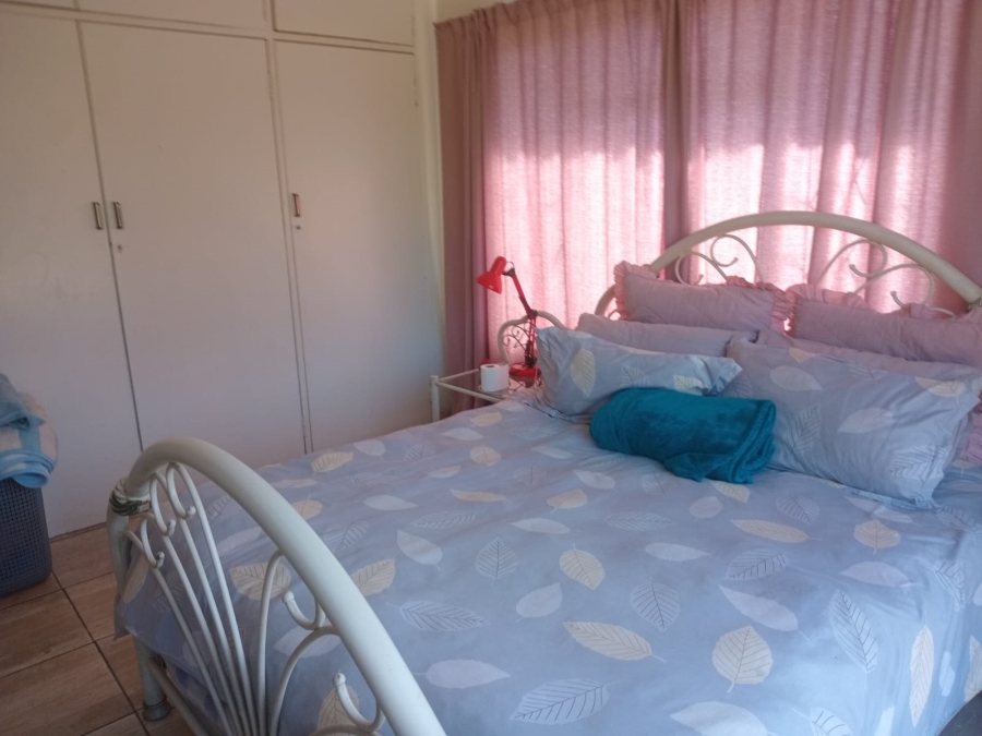6 Bedroom Property for Sale in Brackendowns Gauteng