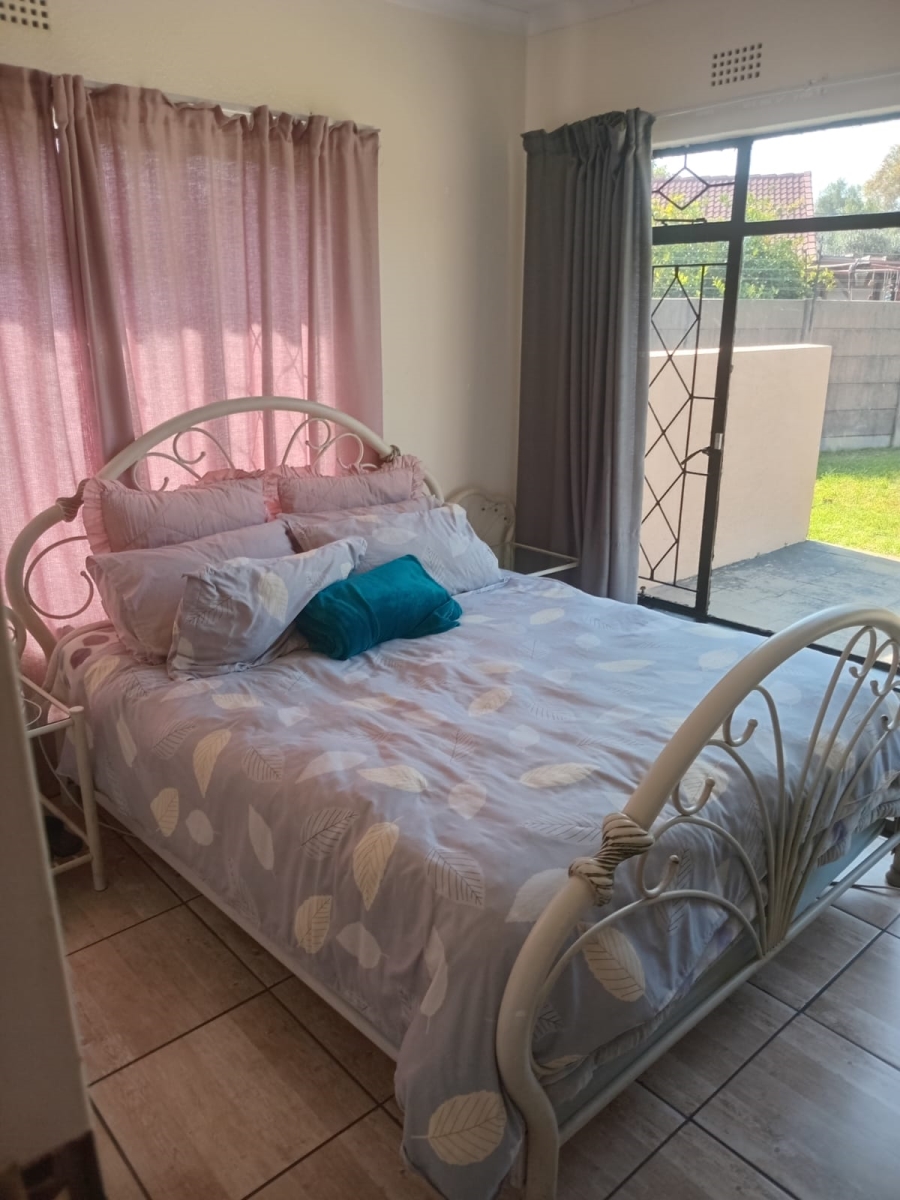 6 Bedroom Property for Sale in Brackendowns Gauteng
