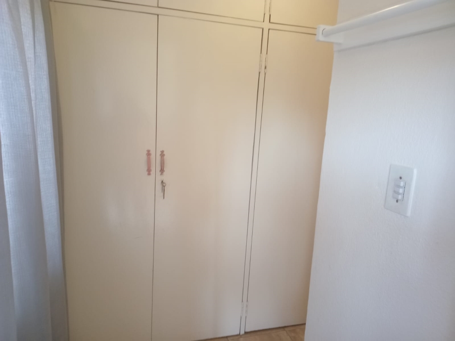 6 Bedroom Property for Sale in Brackendowns Gauteng