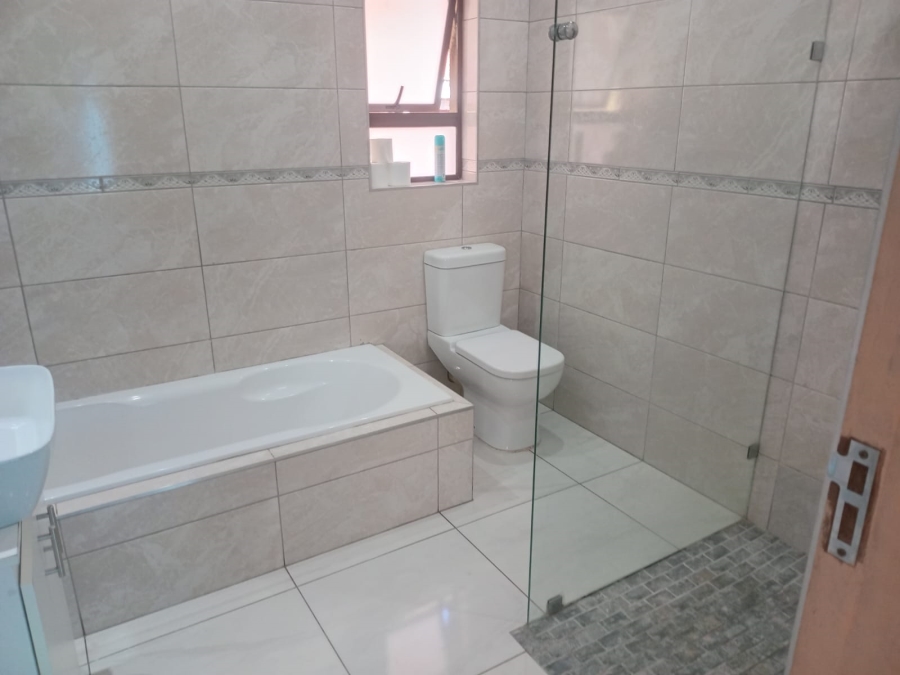 6 Bedroom Property for Sale in Brackendowns Gauteng