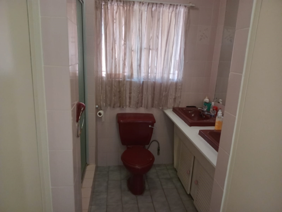 6 Bedroom Property for Sale in Brackendowns Gauteng
