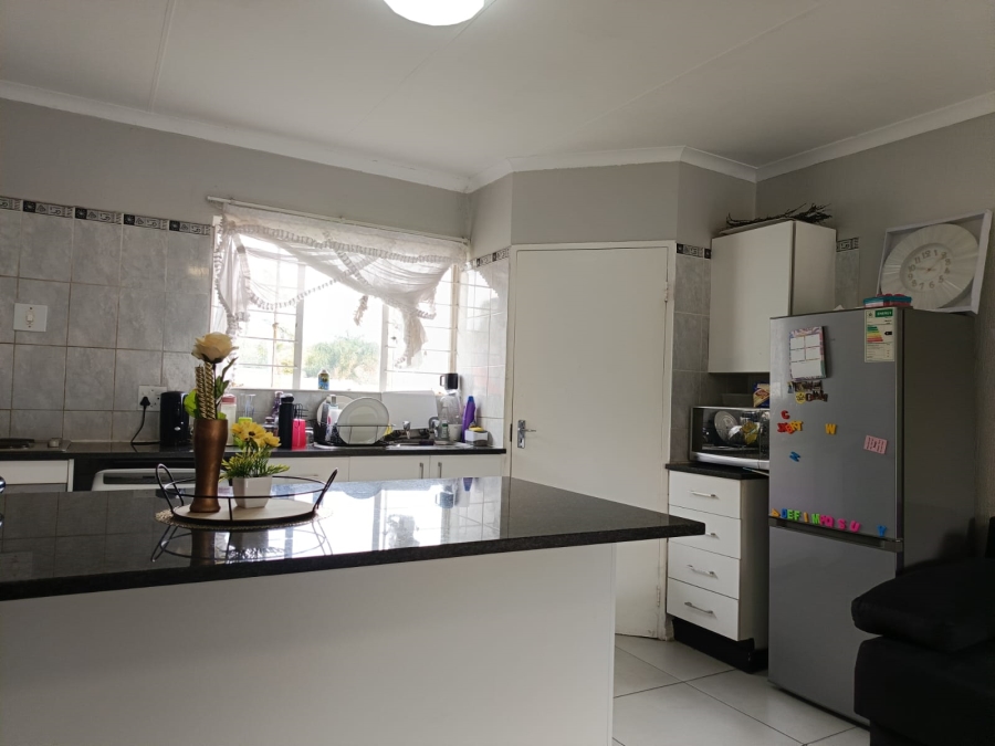 3 Bedroom Property for Sale in Radiokop Gauteng
