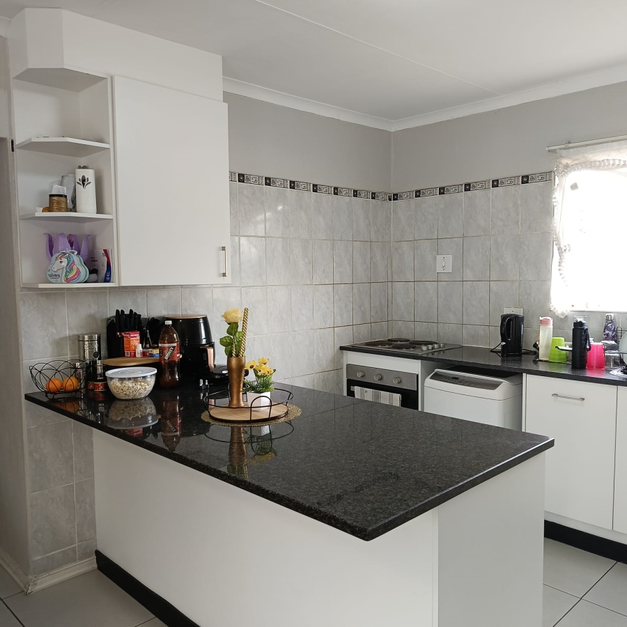 3 Bedroom Property for Sale in Radiokop Gauteng