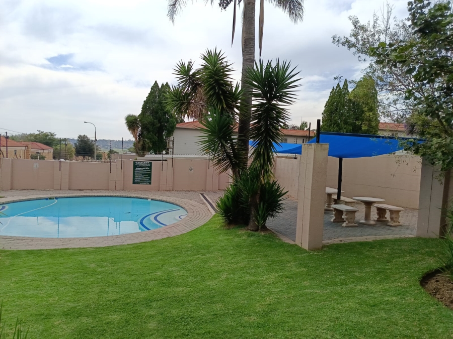 3 Bedroom Property for Sale in Radiokop Gauteng