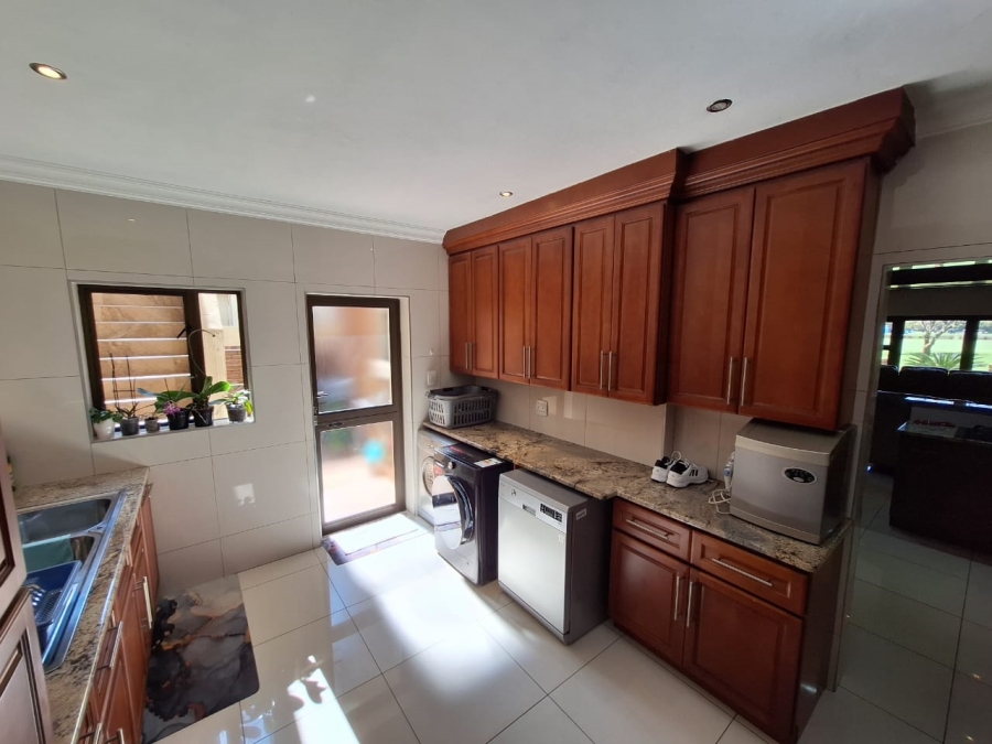 5 Bedroom Property for Sale in Centurion Golf Estate Gauteng
