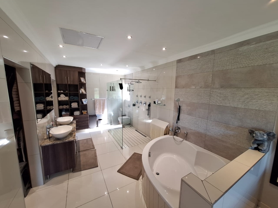5 Bedroom Property for Sale in Centurion Golf Estate Gauteng