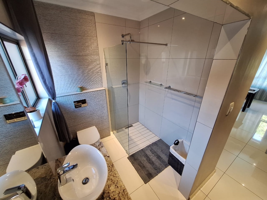 5 Bedroom Property for Sale in Centurion Golf Estate Gauteng