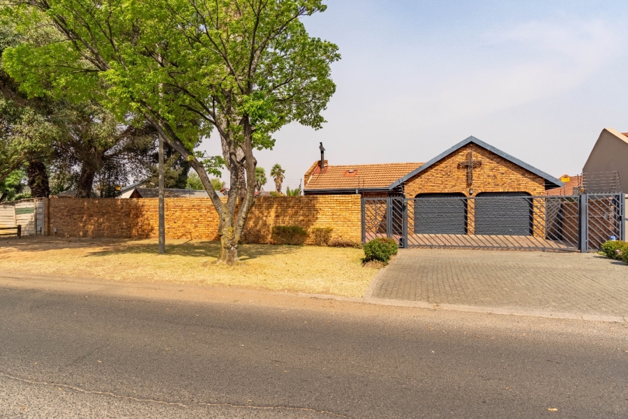 4 Bedroom Property for Sale in Atlasville Gauteng