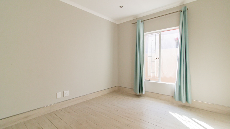 2 Bedroom Property for Sale in Mulbarton Gauteng