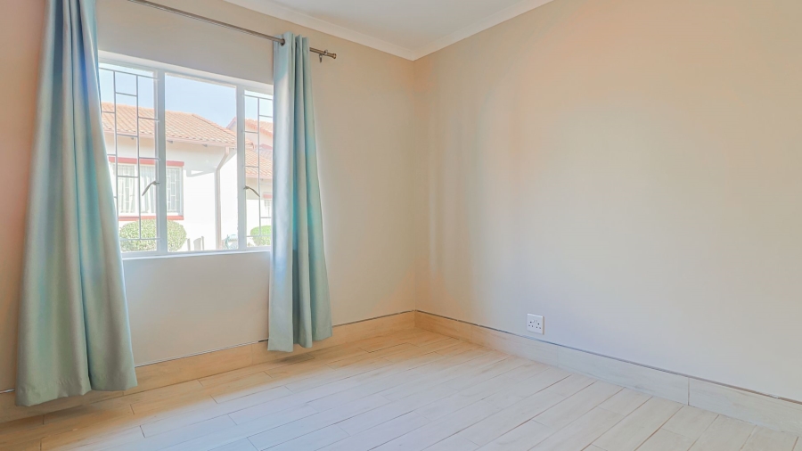 2 Bedroom Property for Sale in Mulbarton Gauteng