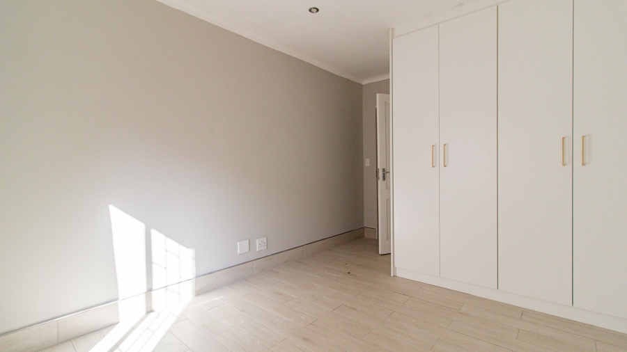 2 Bedroom Property for Sale in Mulbarton Gauteng