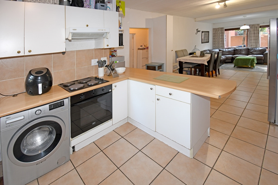 2 Bedroom Property for Sale in Magaliessig Gauteng