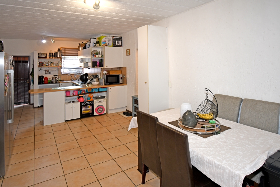 2 Bedroom Property for Sale in Magaliessig Gauteng