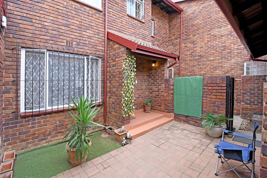 3 Bedroom Property for Sale in Buccleuch Gauteng