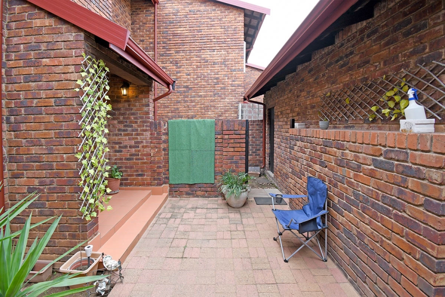 3 Bedroom Property for Sale in Buccleuch Gauteng