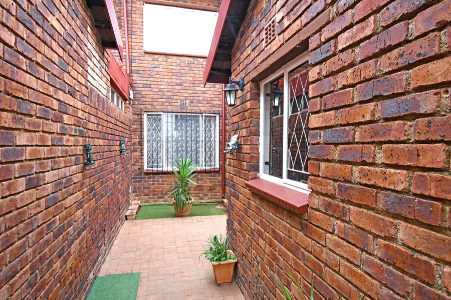 3 Bedroom Property for Sale in Buccleuch Gauteng